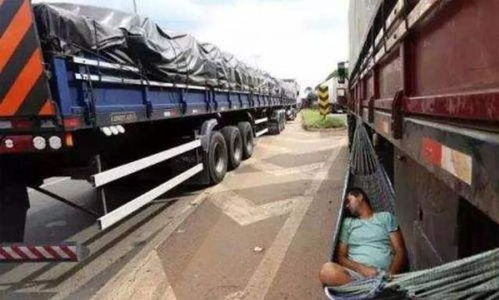 多重利好与深层挑战 透视货车司机的生存现状